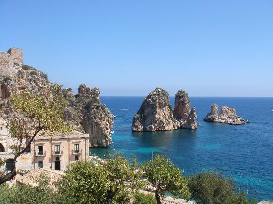 faraglioni-di-scopello