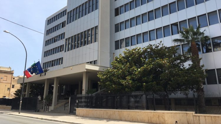 Alcamo. Furto al distributore: cade l’accusa principale, sei mesi per la lite con i CC