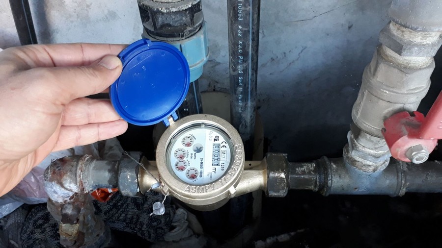Contatori dell’acqua da cambiare, ad Alcamo esplode la polemica