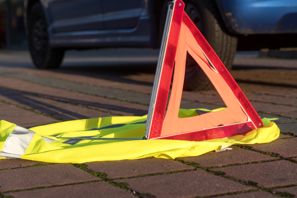 Alcamo, auto si ribalta in via Porta Palermo: due feriti lievi