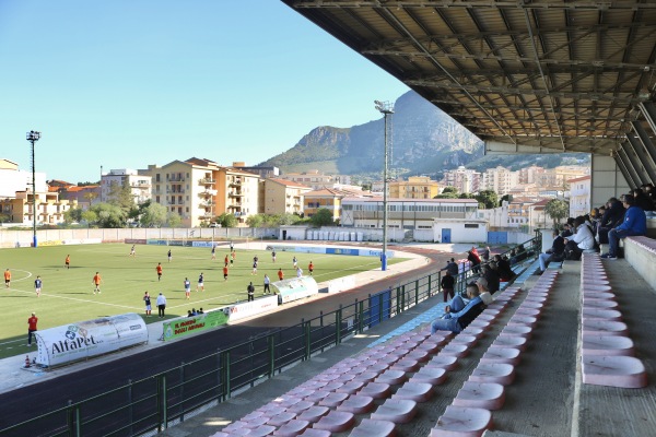 Il caso dello stadio “Matranga” di Castellammare del Golfo. Accuse, burocrazia e veleni social