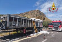 A19, in fiamme autoarticolato con batterie esauste, rallentamenti tra Villabate e Bagheria