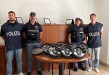 Rubava pezzi di Smart nel quartiere per rivenderli online, denunciato 33enne palermitano