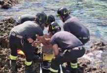 Disavventura a Cala Rossa: incastrata tra gli scogli, turista salvata dai Vigili del Fuoco
